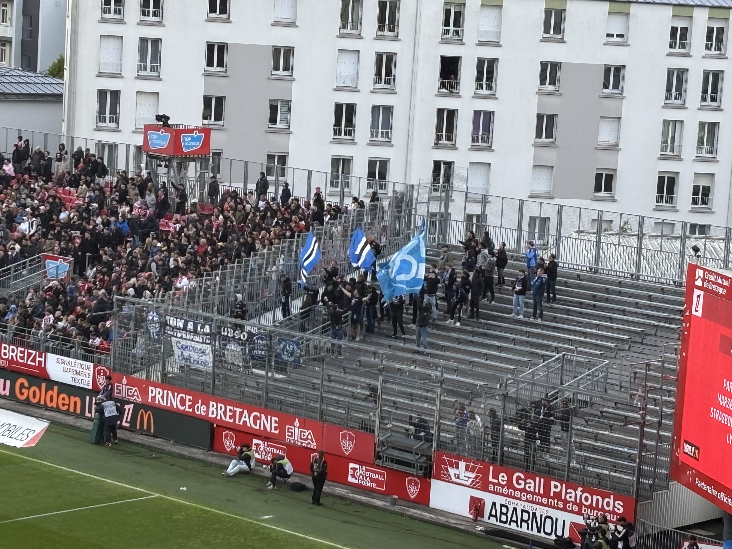 Une soixantaine de supporters strasbourgeois à Brest