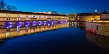 Strasbourg s’illumine en bleu pour soutenir le Racing avant la demi-finale européenne