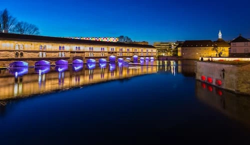 Strasbourg s’illumine en bleu pour soutenir le Racing avant la demi-finale européenne