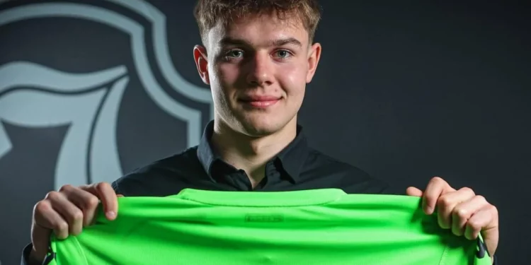 Milosz Piekutowski arrive au Racing