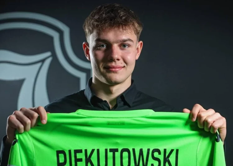 Milosz Piekutowski arrive au Racing