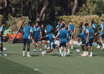 Travail de possession, analyse vidéo, temps magnifique… Le Racing poursuit sa préparation avant Blackburn