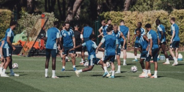 Travail de possession, analyse vidéo, temps magnifique… Le Racing poursuit sa préparation avant Blackburn