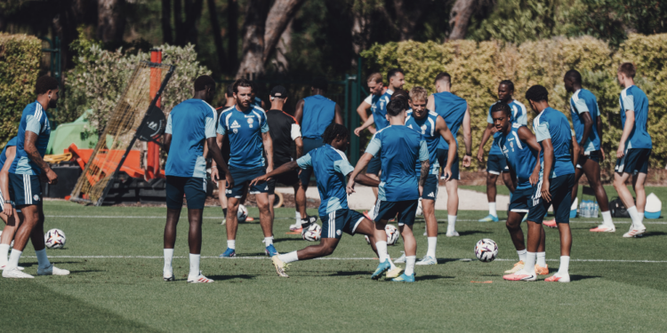 Travail de possession, analyse vidéo, temps magnifique… Le Racing poursuit sa préparation avant Blackburn