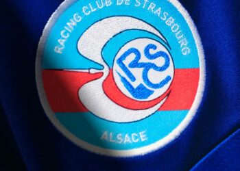 120 ans sur la poitrine : le Racing dévoile son maillot domicile