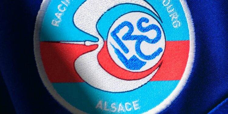 120 ans sur la poitrine : le Racing dévoile son maillot domicile