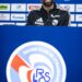 Hugo Oliveira au pupitre, conférence de presse du Racing avant Rennes, 23 octobre 2026