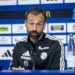 Hugo Oliveira écoute une question, conférence de presse du Racing avant Rennes, 23 octobre 2026