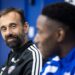 Hugo Oliveira regarde Dario Essugo (3), conférence de presse du Racing avant Rennes, 23 octobre 2026