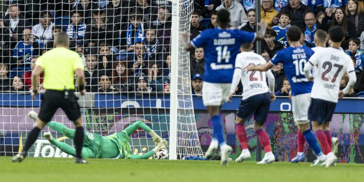Giovanni Reyna ouvre le score face au PSG, sous les yeux de Dário Essugo