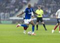 Demba Diop balle au pied au milieu de terrain