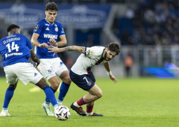 Dário Essugo et Giovanni Reyna au duel avec Khvicha Kvaratskhelia