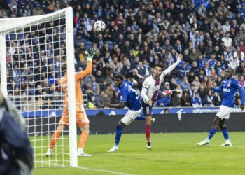Filip Jørgensen s'interpose devant Ferran Torres
