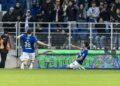 Oso et Giovanni Reyna célèbrent le but devant les supporters