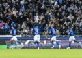 Giovanni Reyna court célébrer son but, suivi de Karim Coulibaly et Conrad Harder